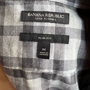 Beautiful Banana Republic plaid button up shirt.